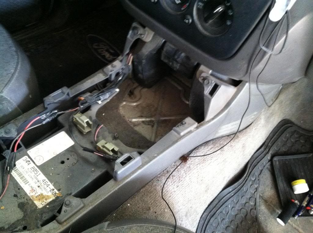 CB Radio and antenna install on a 3rd Generation Explorer Ford